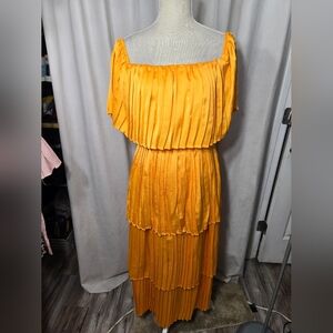 Dress Day Off Shoulder Tiered Dress Sz Small Pleated